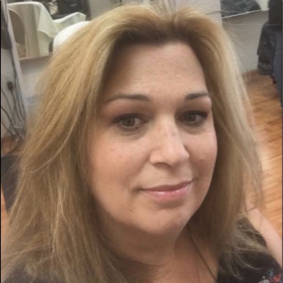 Meet your Posher, Laura - Picture 1 of 1